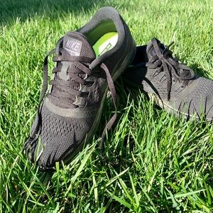 Nike Run Free & Flexible All Black shoes - US 5.5